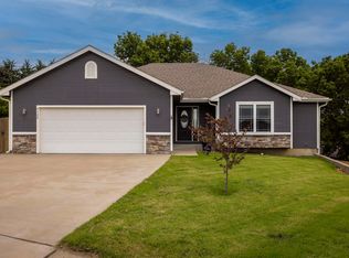 4135 SE Corinth Ct, Tecumseh, KS 66542