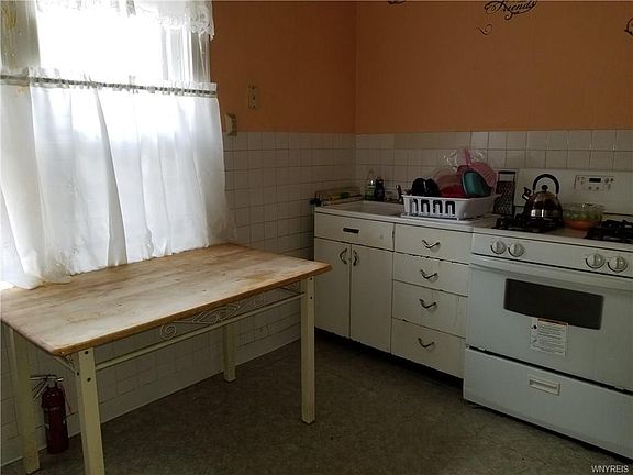 5th image of 28 Domedion Ave