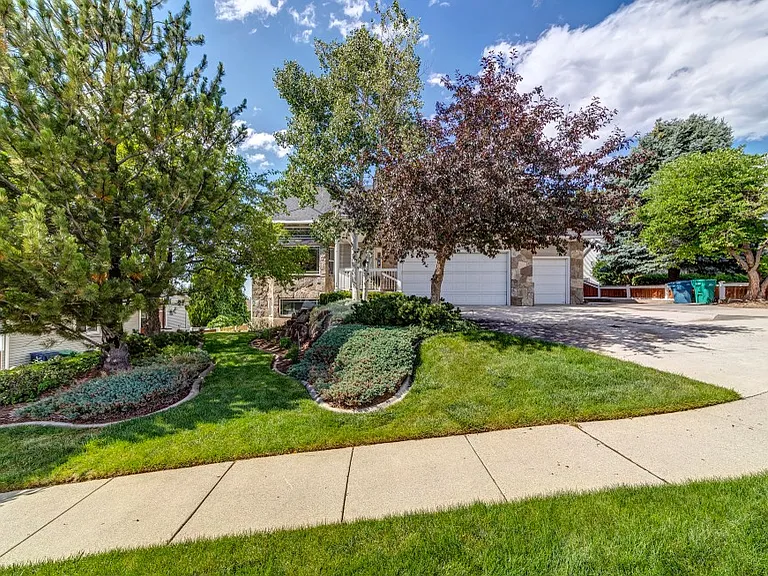 1273 E Grayson Ct — Photo 5