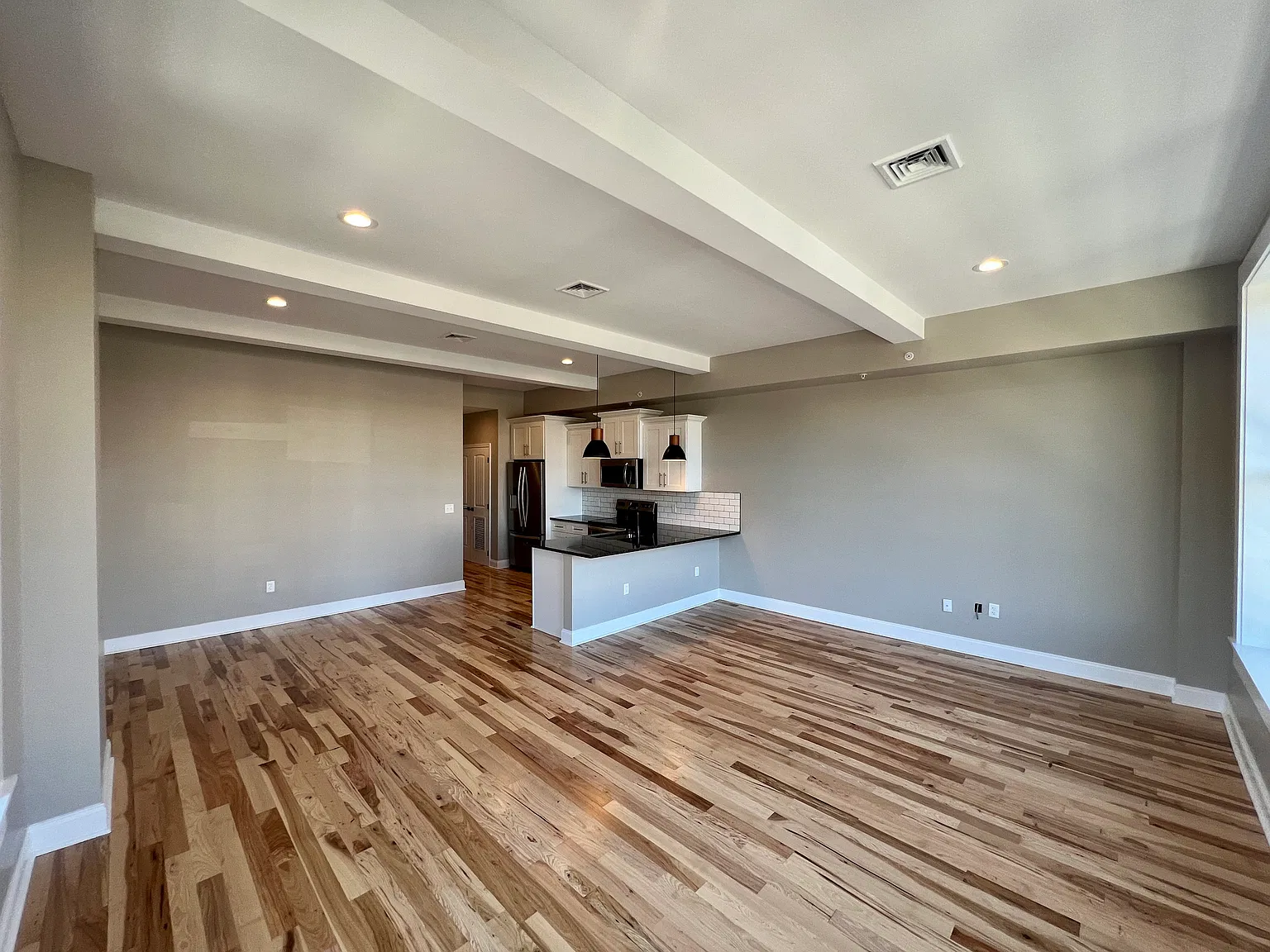 1 bed, 835 sqft, $1,650 — Photo 2