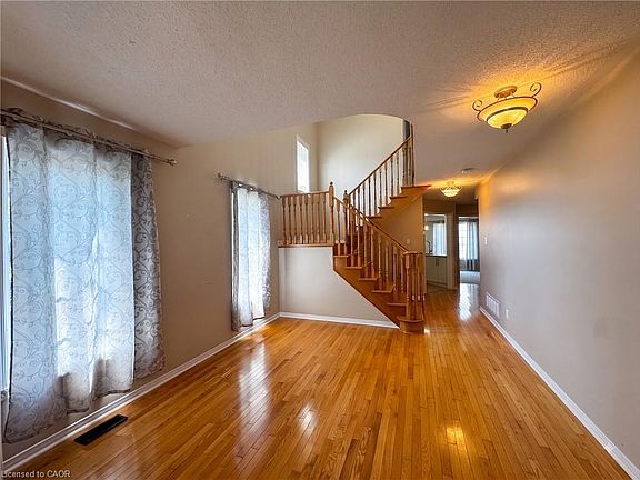 3rd image of 56 Peachleaf Cres
