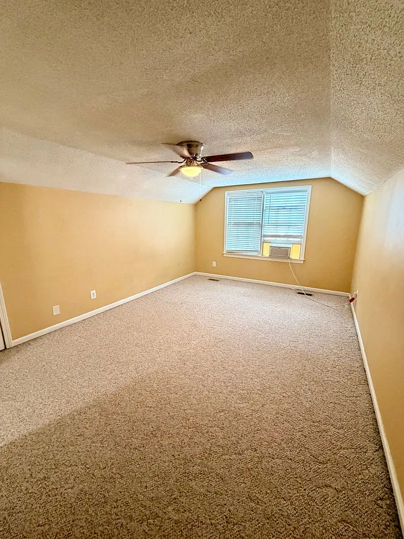 Spacious 5-Bedroom, 3 Bath Home with Finished Basement & Large Yard in lovely Roeland Park! — Photo 2