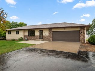 2250 Country Trl W, Jordan, MN 55352