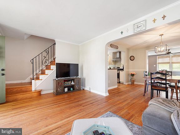 4th image of 814 Shadeland Ave