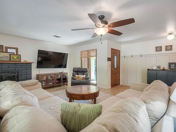 3rd image of 935 Tanya Ln