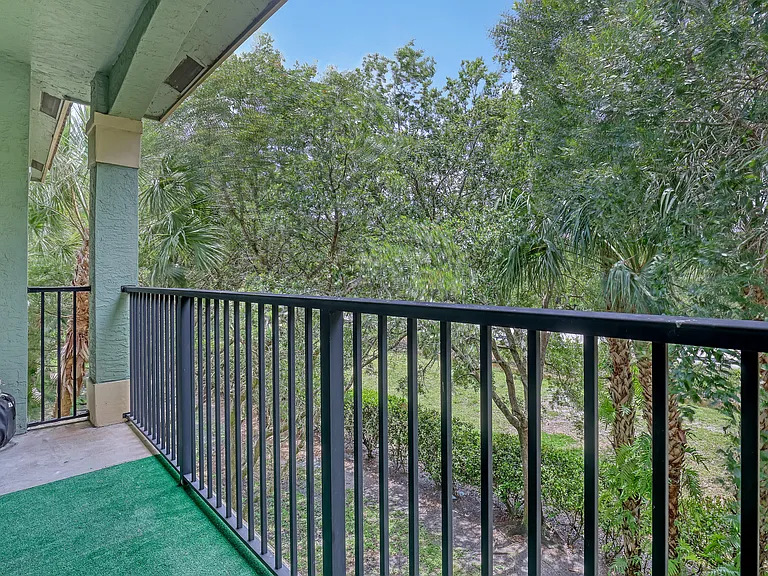 340 Crestwood Cir #302 — Photo 16