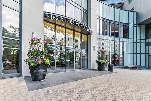5162 Yonge St Photo 1