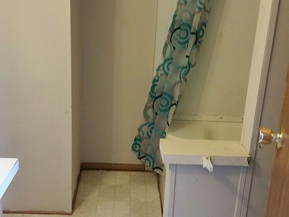 3rd image of 124 N Hill Dr