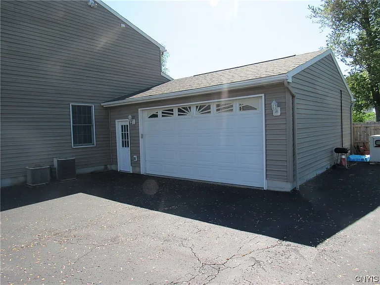 28 E River Rd #2-1 — Photo 43