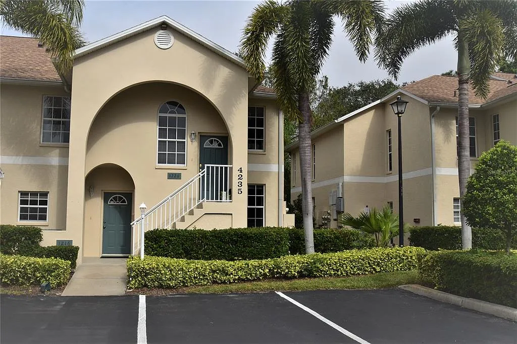 2 bed, 2.0 bath, 1068 sqft, $2,000 — Photo 1