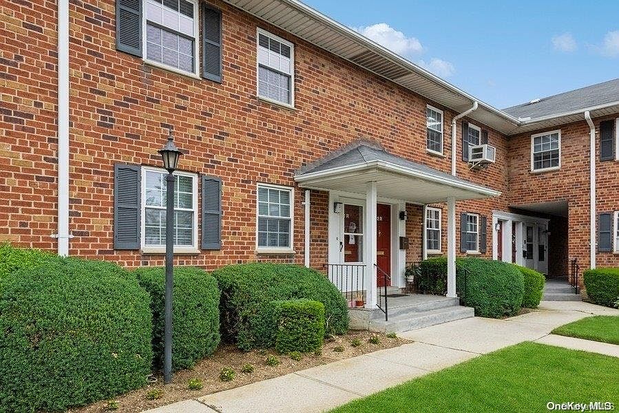 1st image of 2549 Jerusalem Avenue #2R