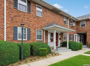 2549 Jerusalem Ave APT 2R, North Bellmore, NY 11710