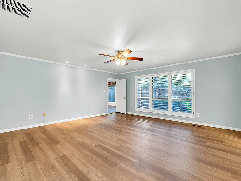 2411 S 46th St — Photo 10