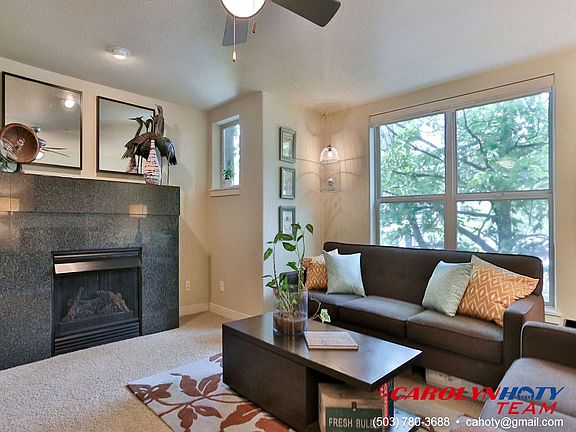 3rd image of 6237 NE Carillion Dr Unit 205
