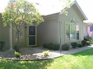 6 Stone Ridge Blvd, Hermitage, PA 16148