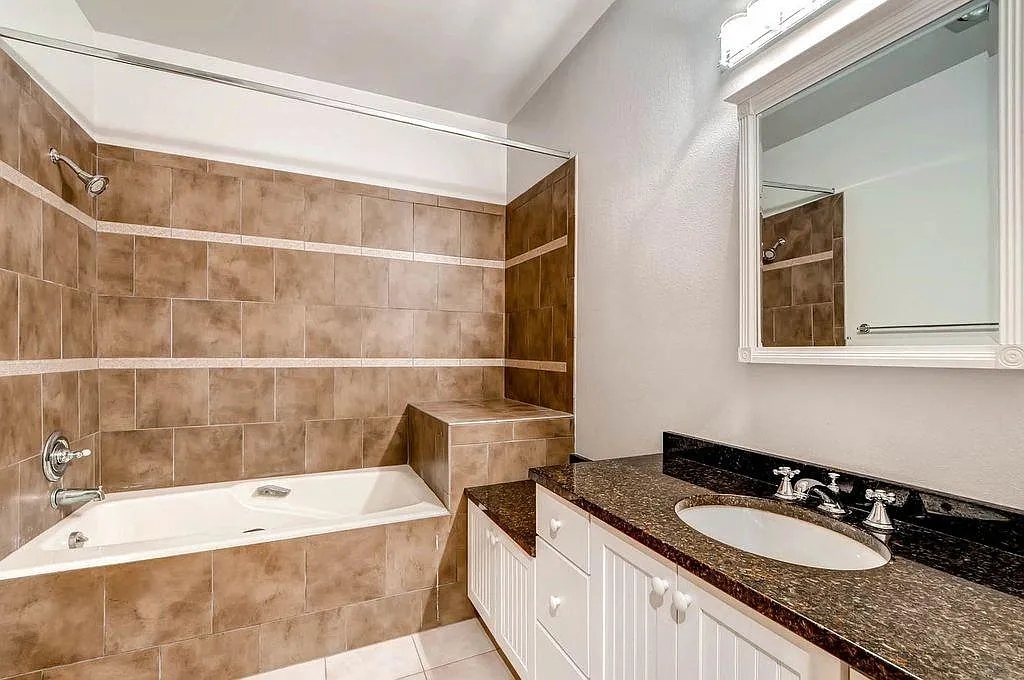 3 bed, 2009 sqft, $4,050 — Photo 2