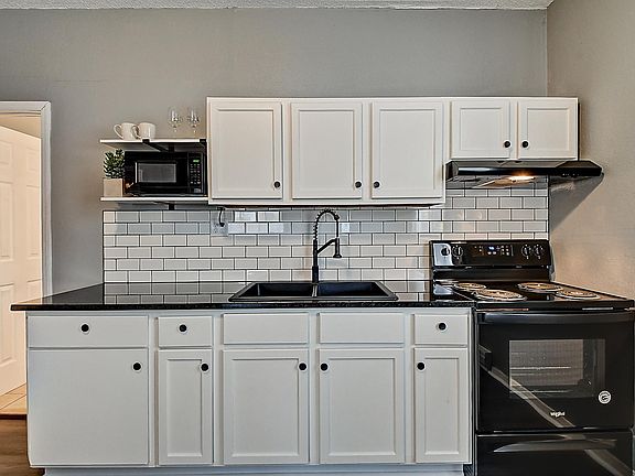 3rd image of 1701 Fletcher Ave #A