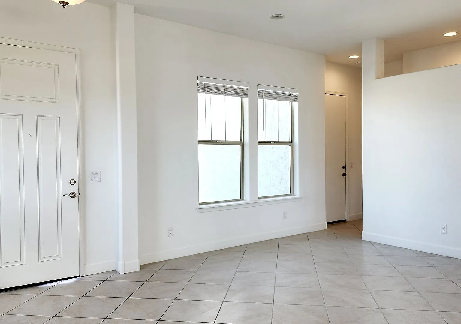 New 3 Bedroom Home In Zanjero Trails! — Photo 3