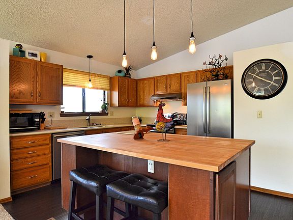 Butcher Block Island in kitc