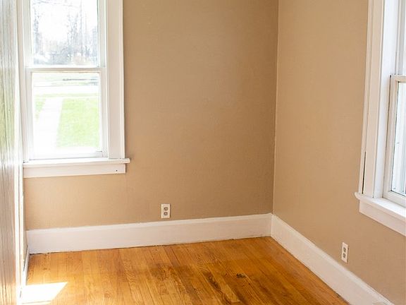 4th image of 638 N Winnebago St