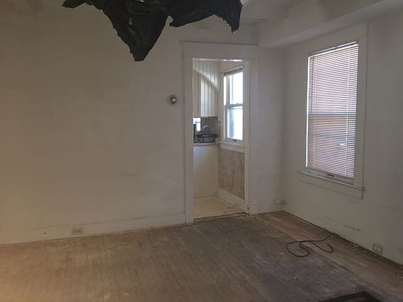 3rd image of 1910 Spruce Ave