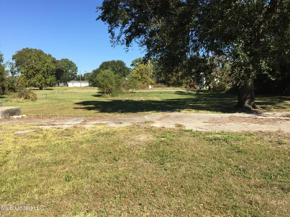 380 Shell St, Biloxi, MS 39530