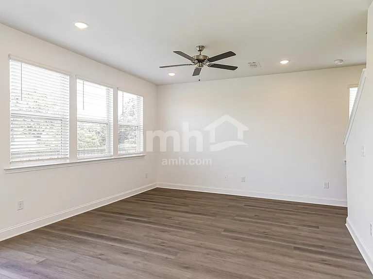 4044 Williams Road Ext — Photo 7