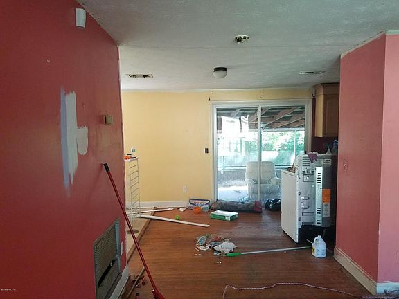3rd image of 2713 Robinette Dr