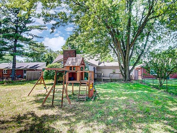 3rd image of 520 520 Woodland Dr