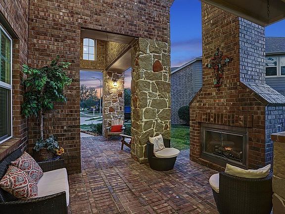 3rd image of 5958 Green Meadows Ln