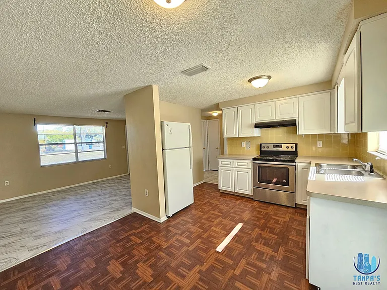 6324 Lomand Ave — Photo 3