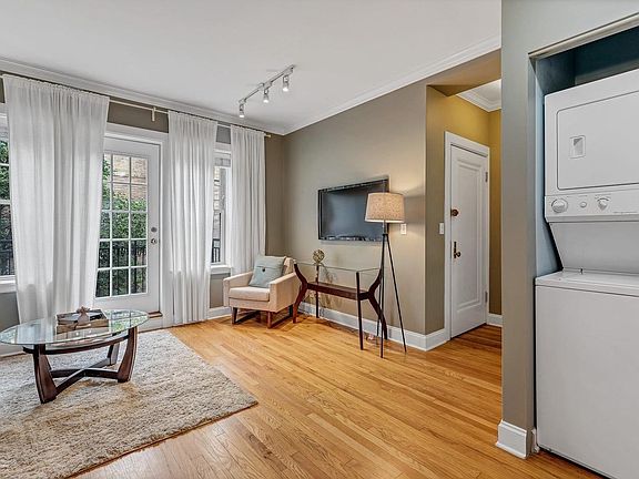 5th image of 2239 N Lincoln Ave #C3