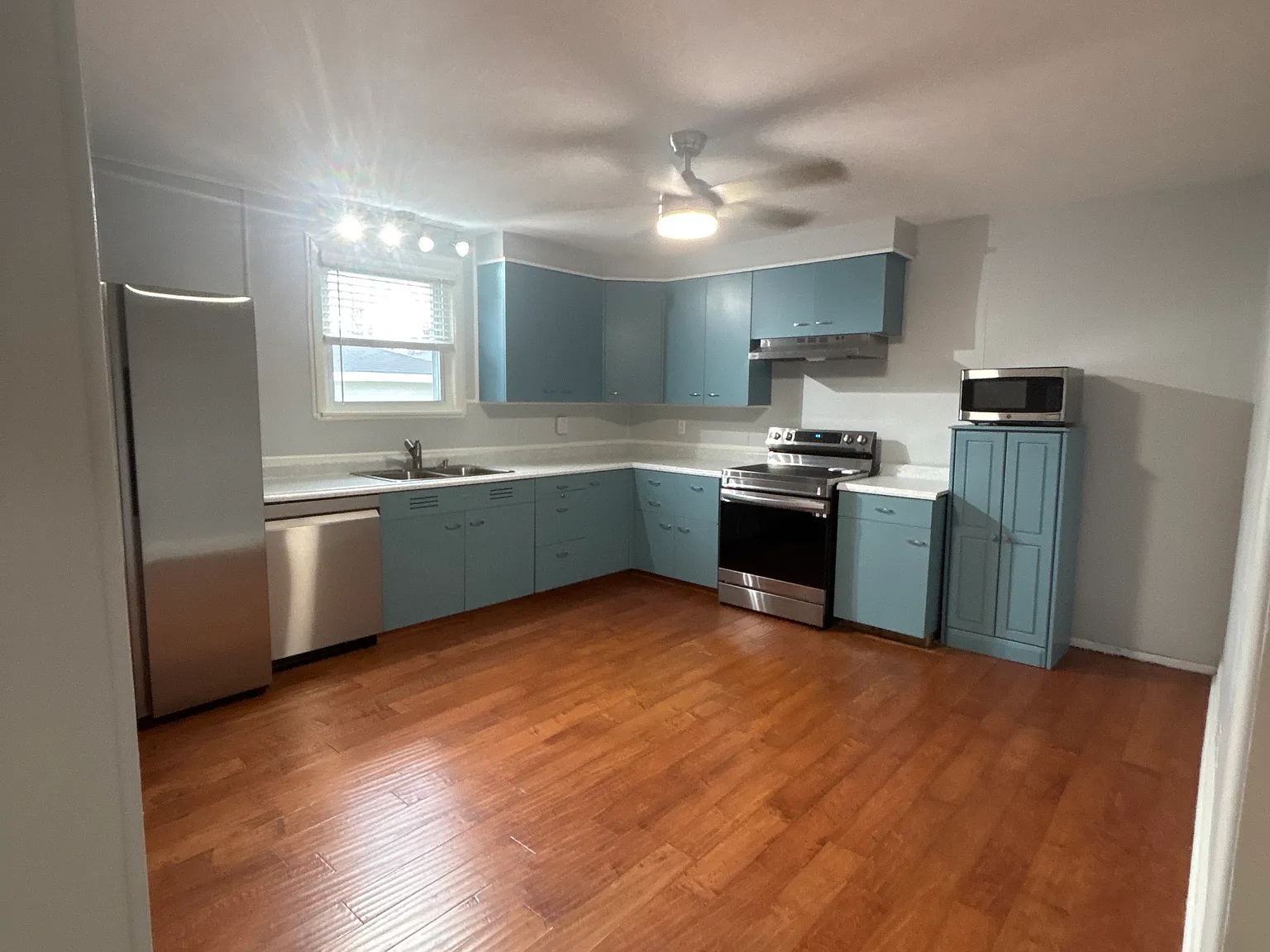 866 Harlan St — Photo 4