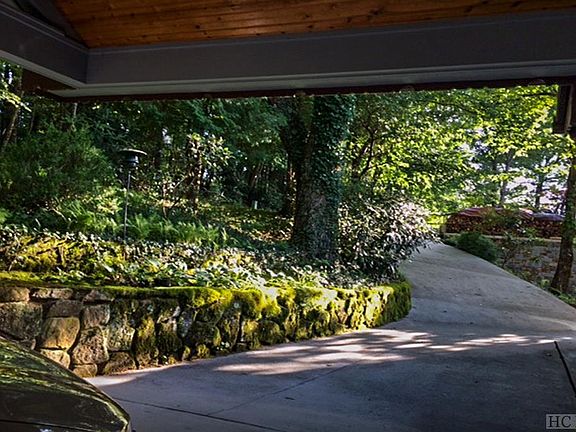 4th image of 358 Pleasant Mountain Dr