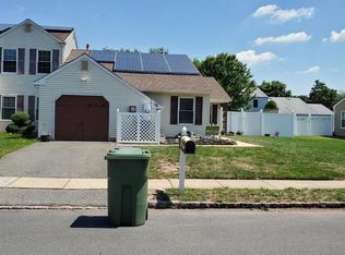 15 Sunshine Ln, Edison, NJ 08820