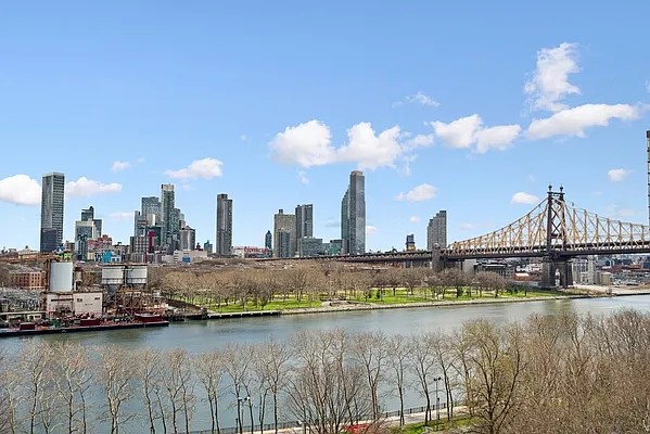 Sold by Corcoran | media 24