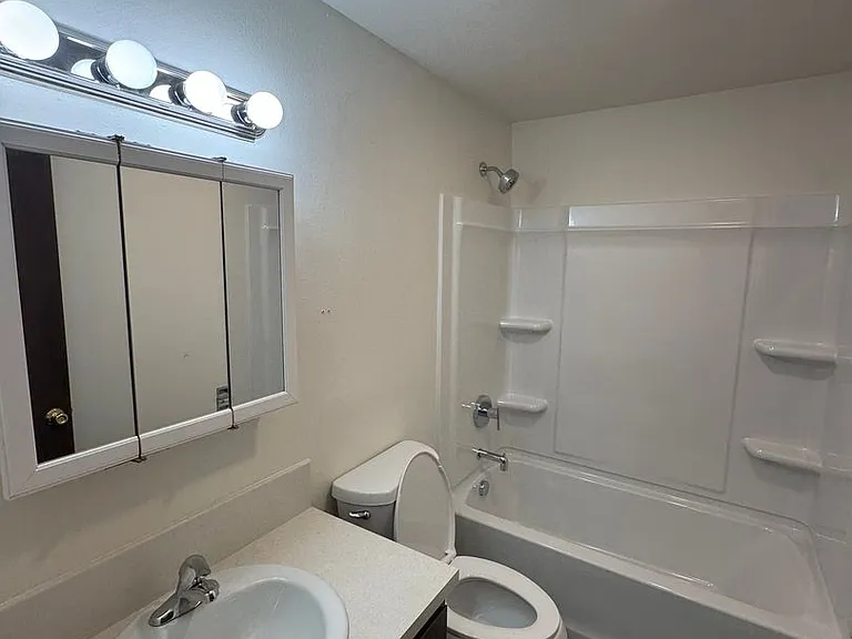 4201-4209 Maple Ave — Photo 7