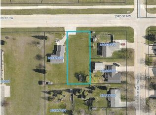 817 23rd St NW, East Grand Forks, MN 56721