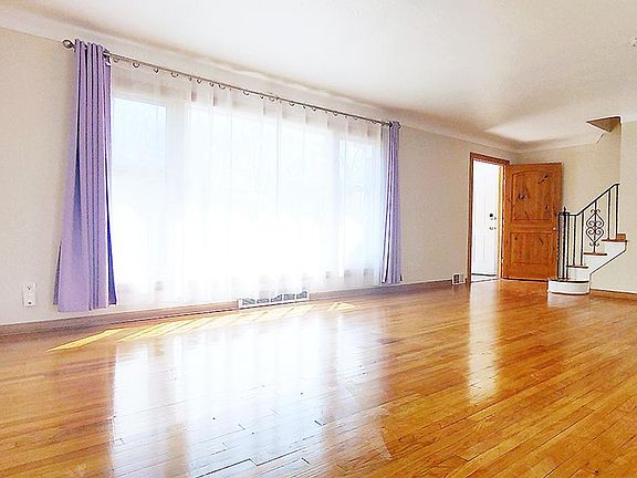 4th image of 19405 Chagrin Blvd
