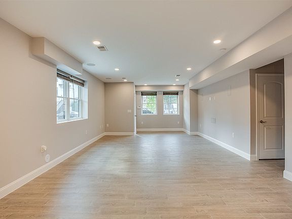 4th image of 28 Giles Ave #1A