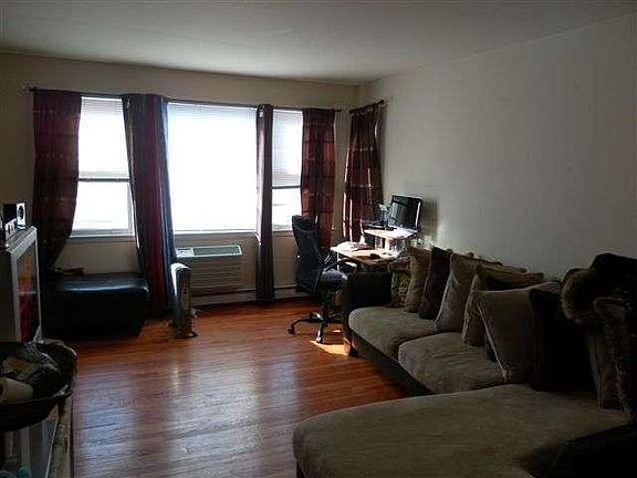 3rd image of 2001 W Touhy Ave #2003203