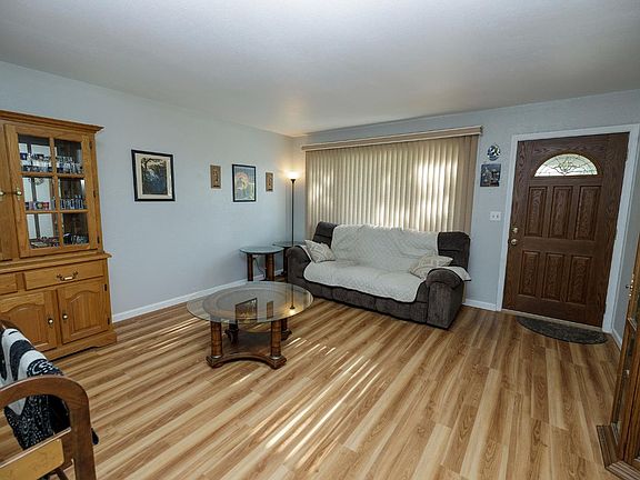 4th image of 1168 Lexington Ave