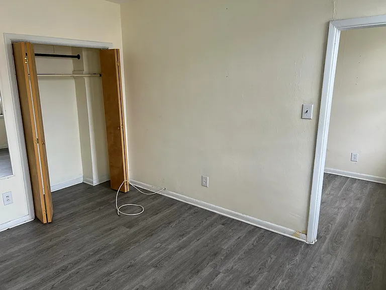912 Pine St #3F — Photo 6