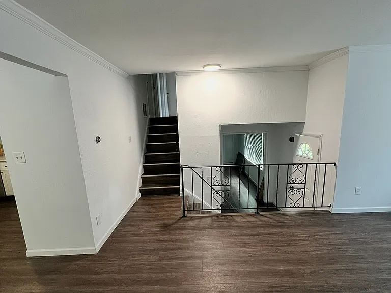 4 Bittersweet Rd — Photo 6