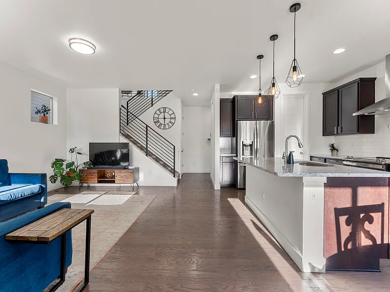 6806 Decatur St — Photo 4