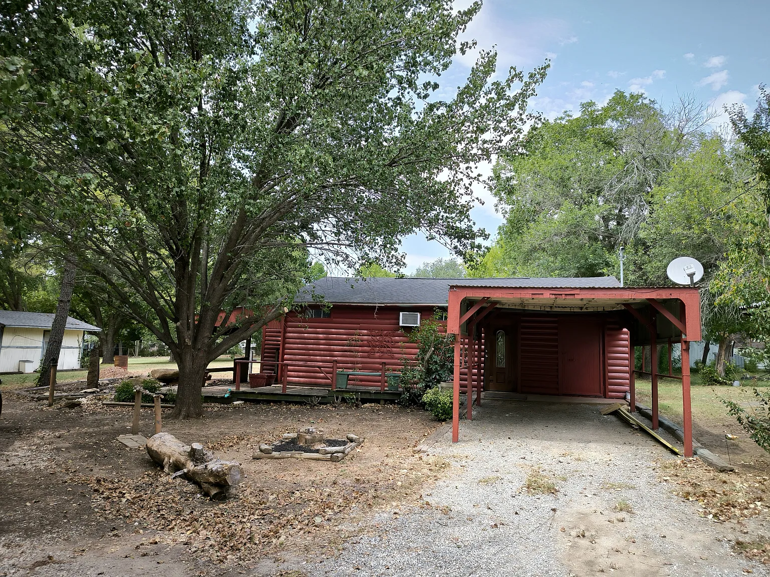 2 bed, 880 sqft, $900 — Photo 1