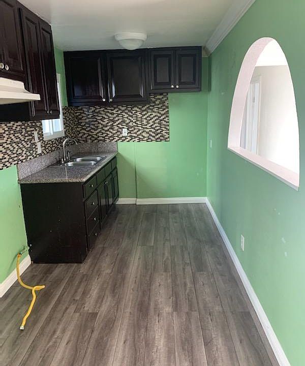 1st image of 1109 W 102nd St