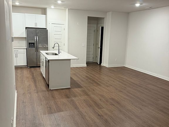 5th image of 2710 Fordham St