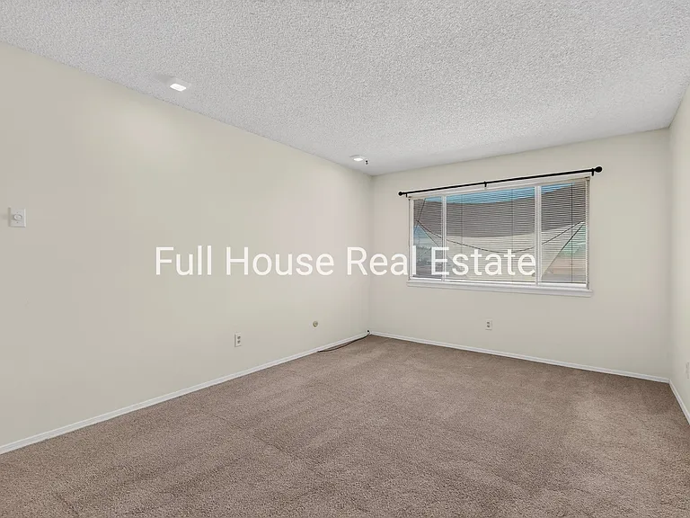 2309 Saturn Pl NE — Photo 28