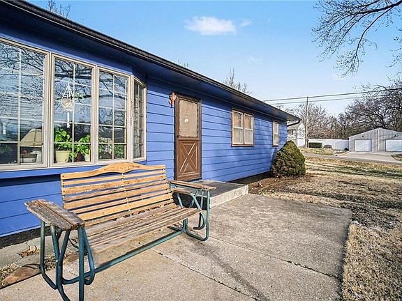 4th image of 17527 Bellevue Dr